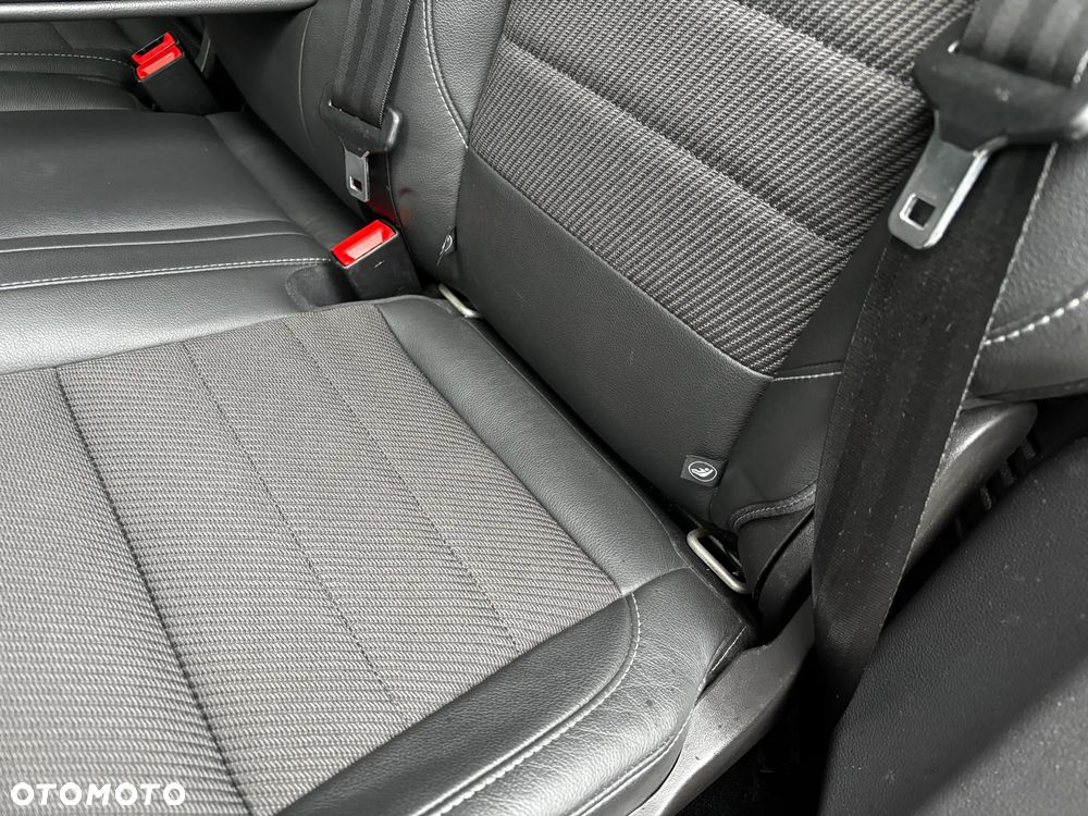 Ford Kuga 2.0 TDCi 2x4 Titanium - 38