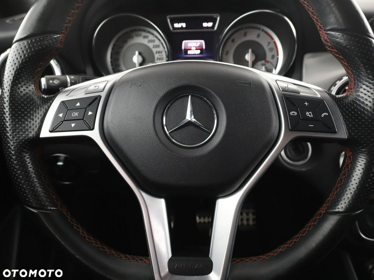 Mercedes-Benz GLA - 21