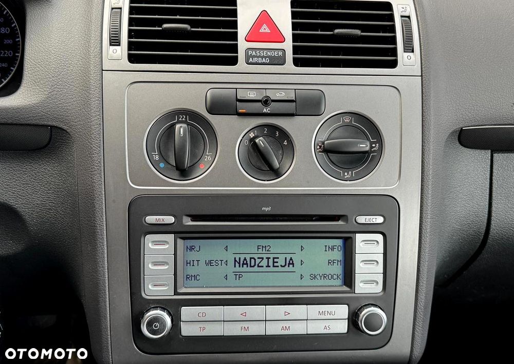 Volkswagen Touran - 27