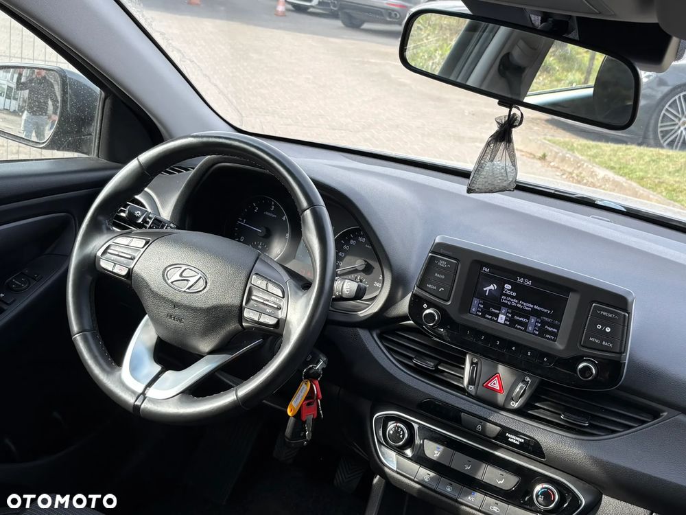 Hyundai i30 1.6 D Classic + - 14