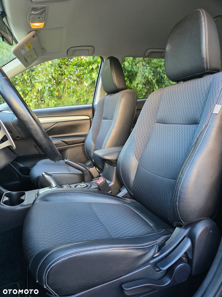 Mitsubishi Outlander 2.0 4WD Plus - 19