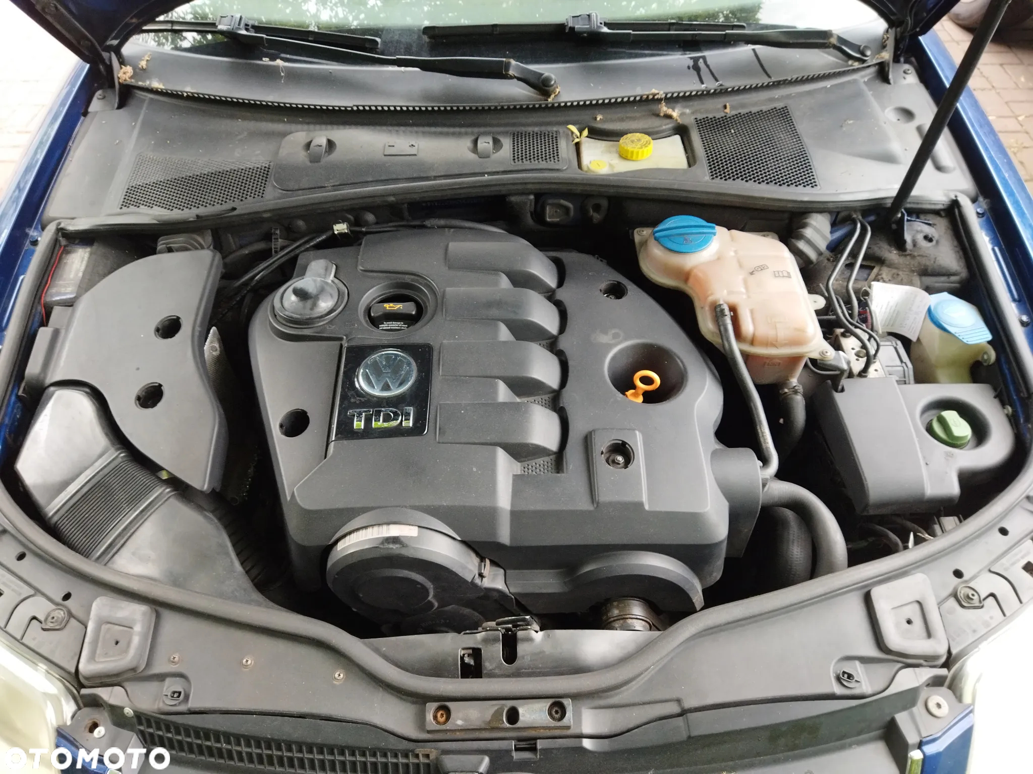 Volkswagen Passat 1.9 TDI Highline - 24