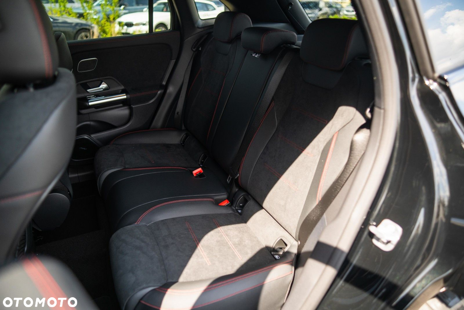 Mercedes-Benz GLA - 16