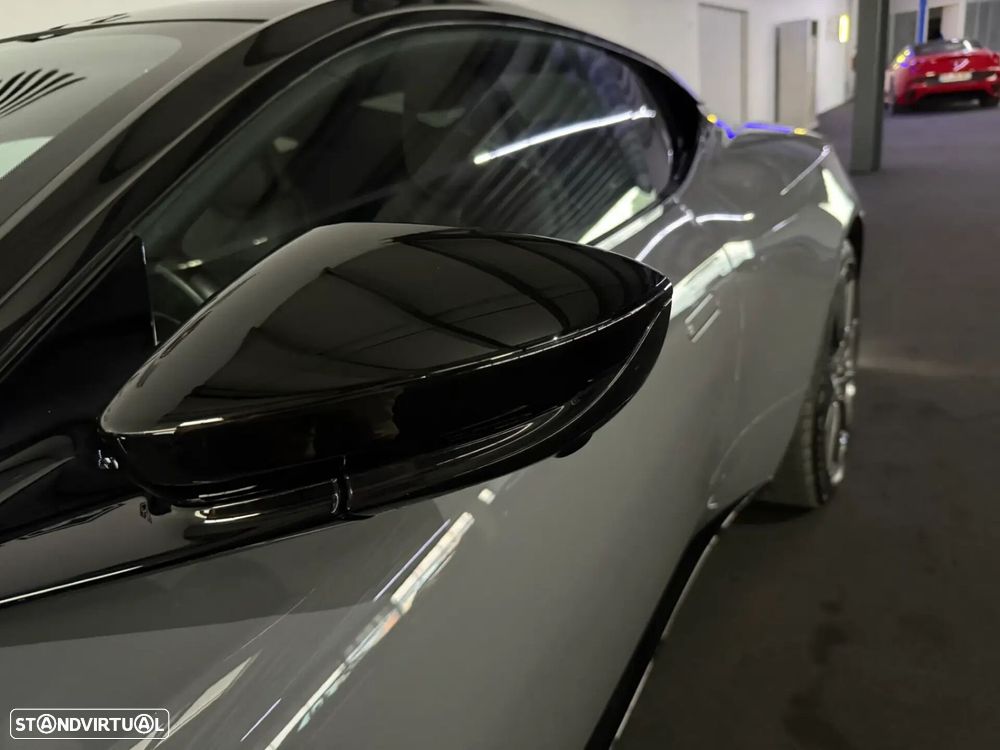 Aston Martin DB11 Coupé - 59