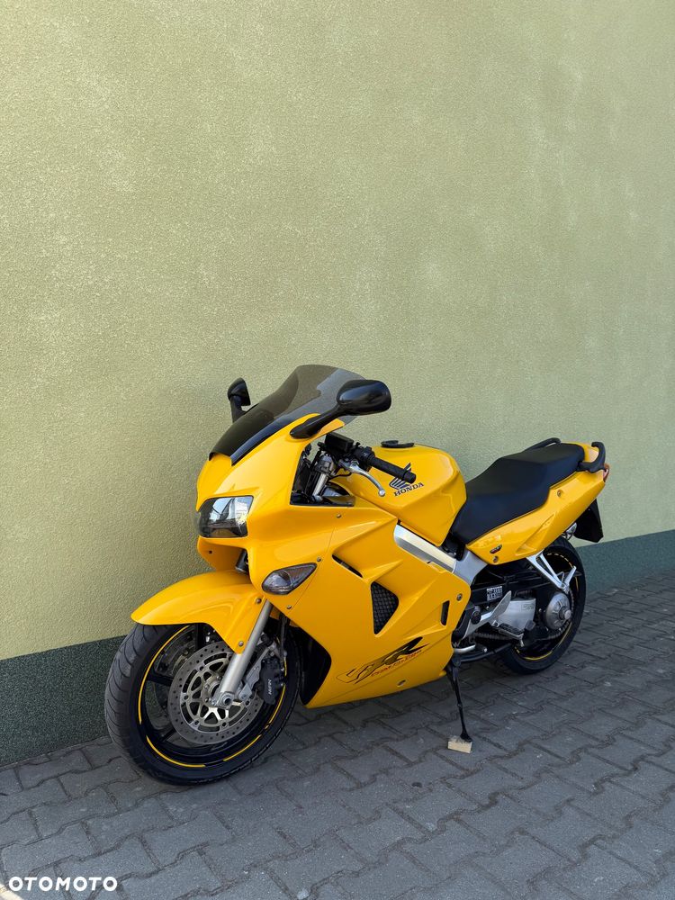 Honda VFR - 27