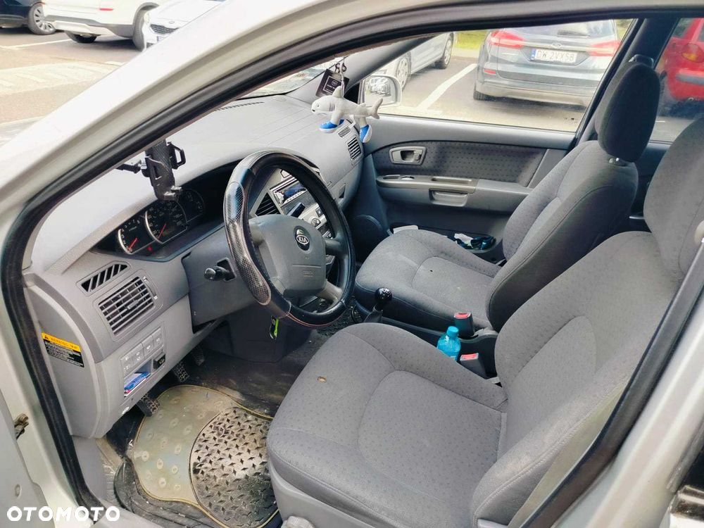 Kia Carens - 6