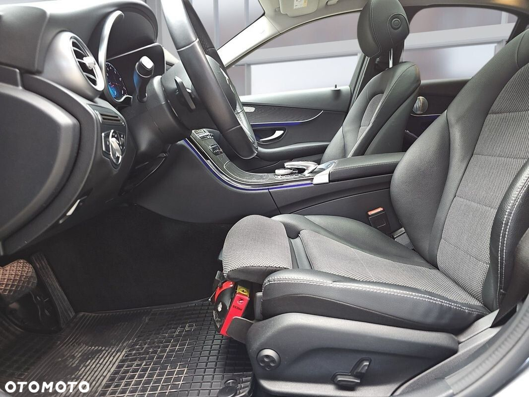 Mercedes-Benz Klasa C 200 4MATIC 9G-TRONIC - 22