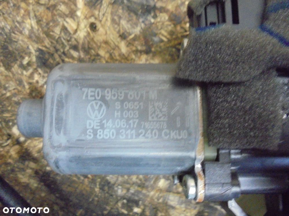 PODNOŚNIK SZYBY Z SILNICZKIEM VW TRANSPORTER T6 lewy przód 7E0959801M - 2