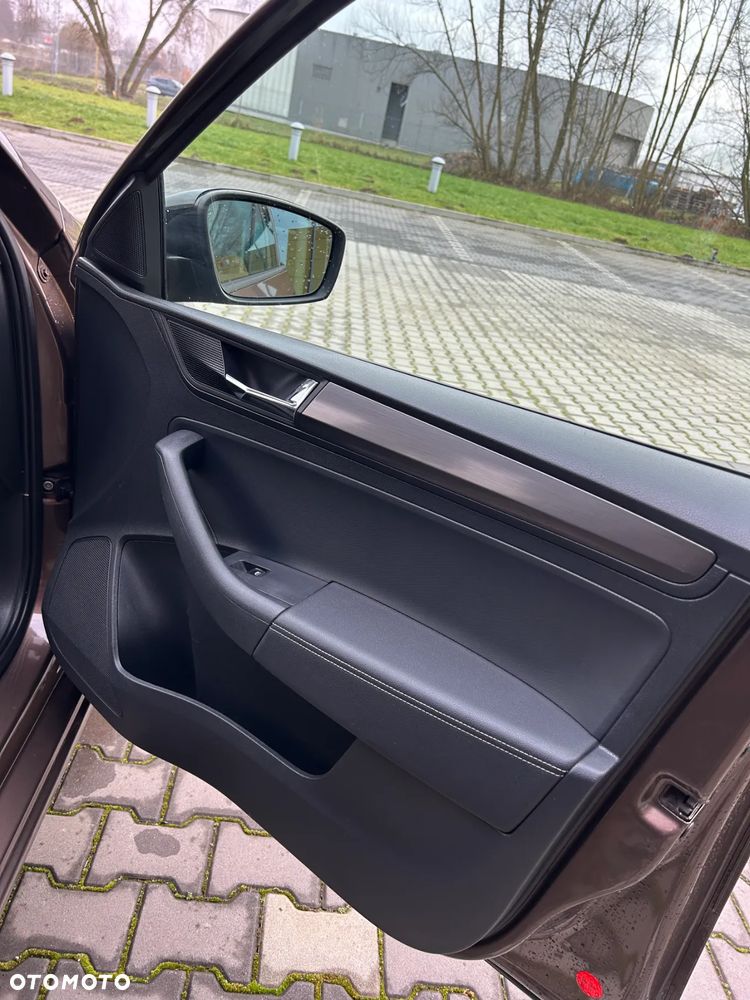 Skoda RAPID 1.0 TSI Style - 27