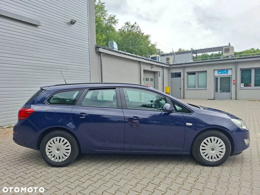 Opel Astra 2011 photo 3