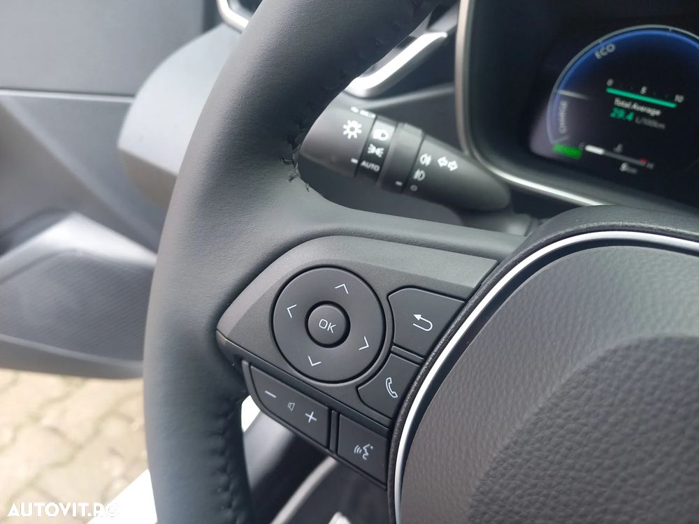 Toyota Corolla 1.8 HSD Business - 18