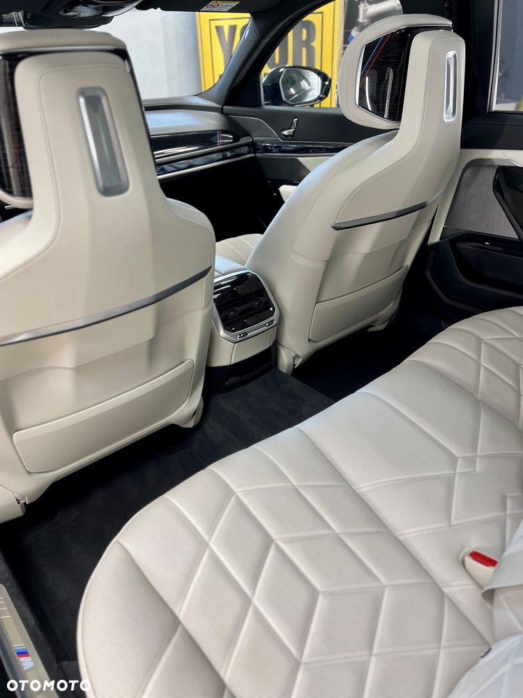 BMW Seria 7 - 12