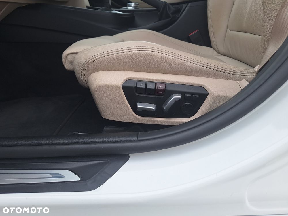 BMW Seria 3 330i xDrive Sport Line Sport - 18