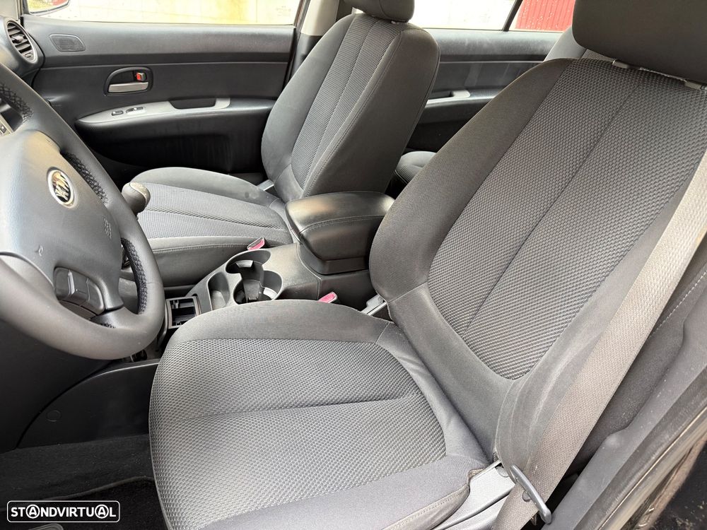 Kia Carens 2.0 CRDi LX - 11