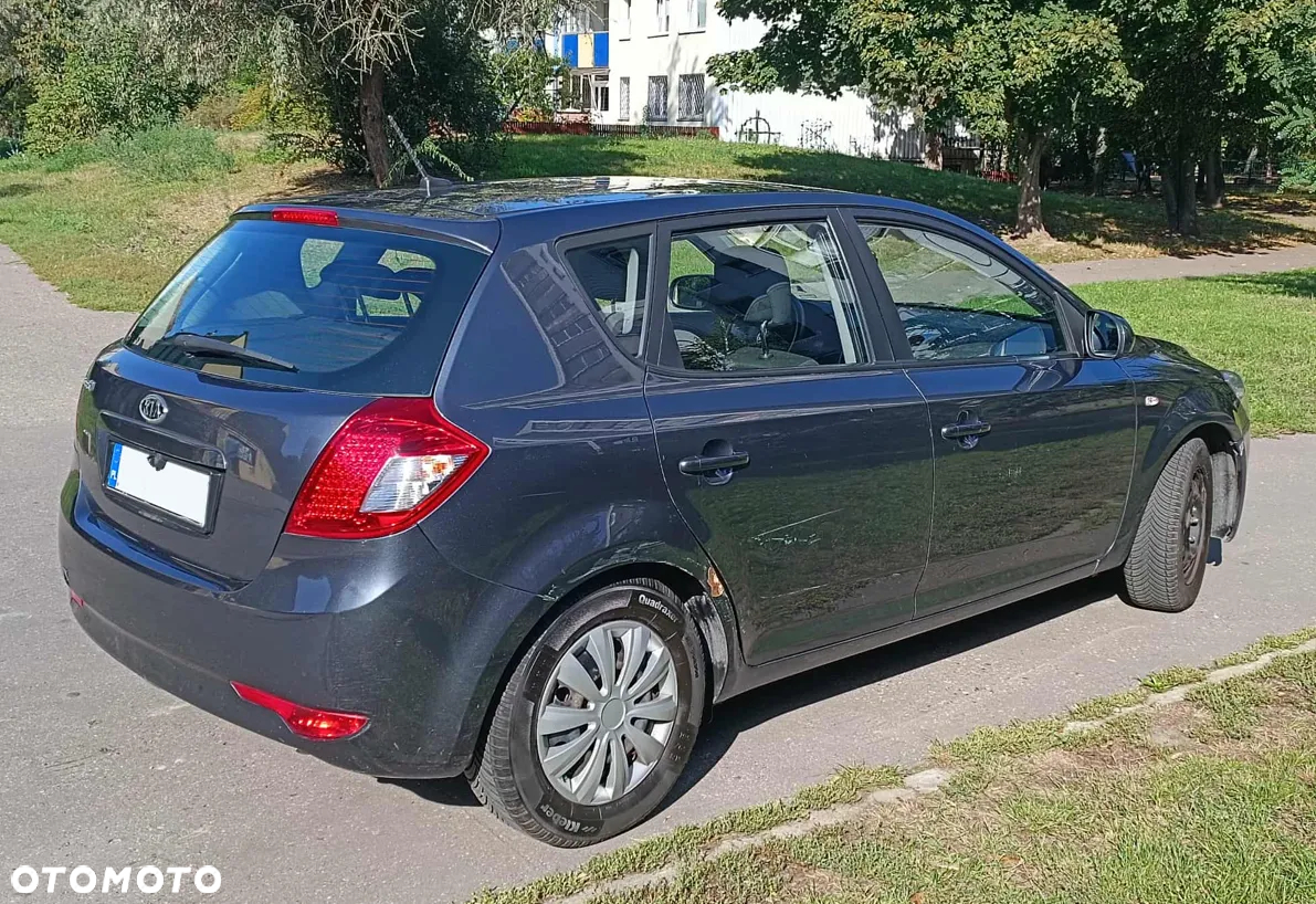 Kia Ceed - 4