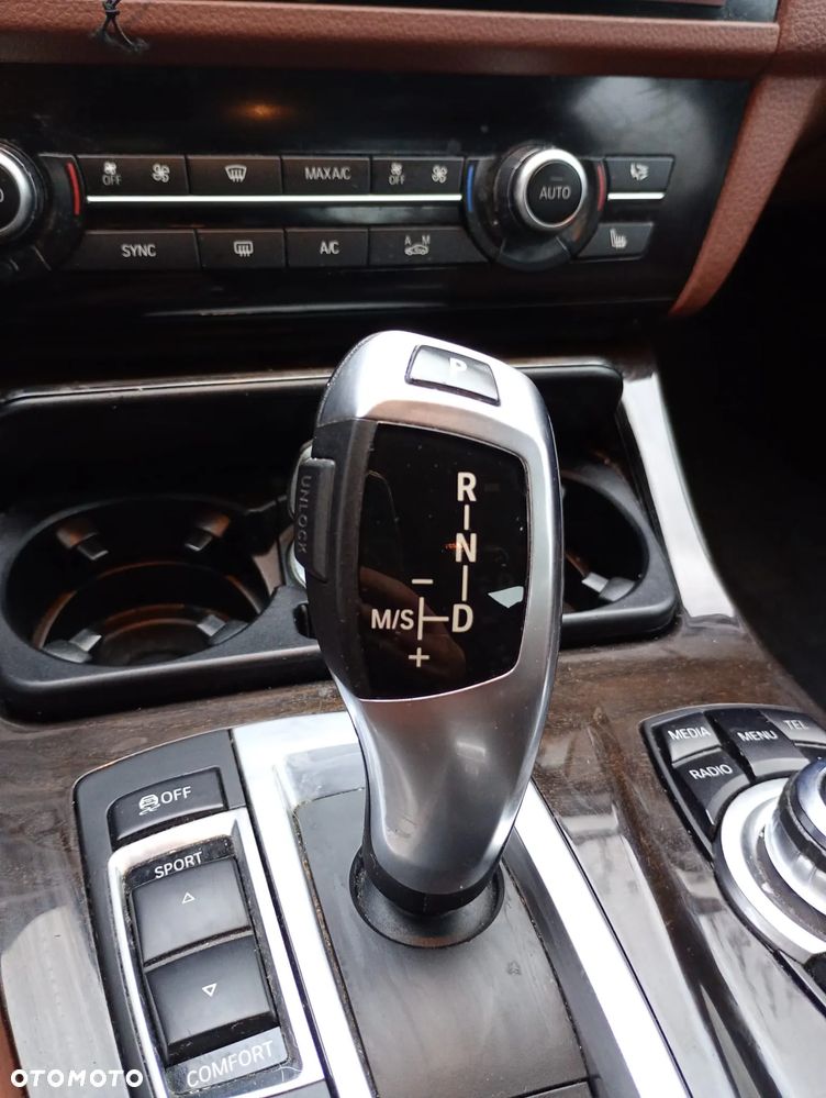BMW Seria 5 528i xDrive Sport-Aut Luxury Line - 13