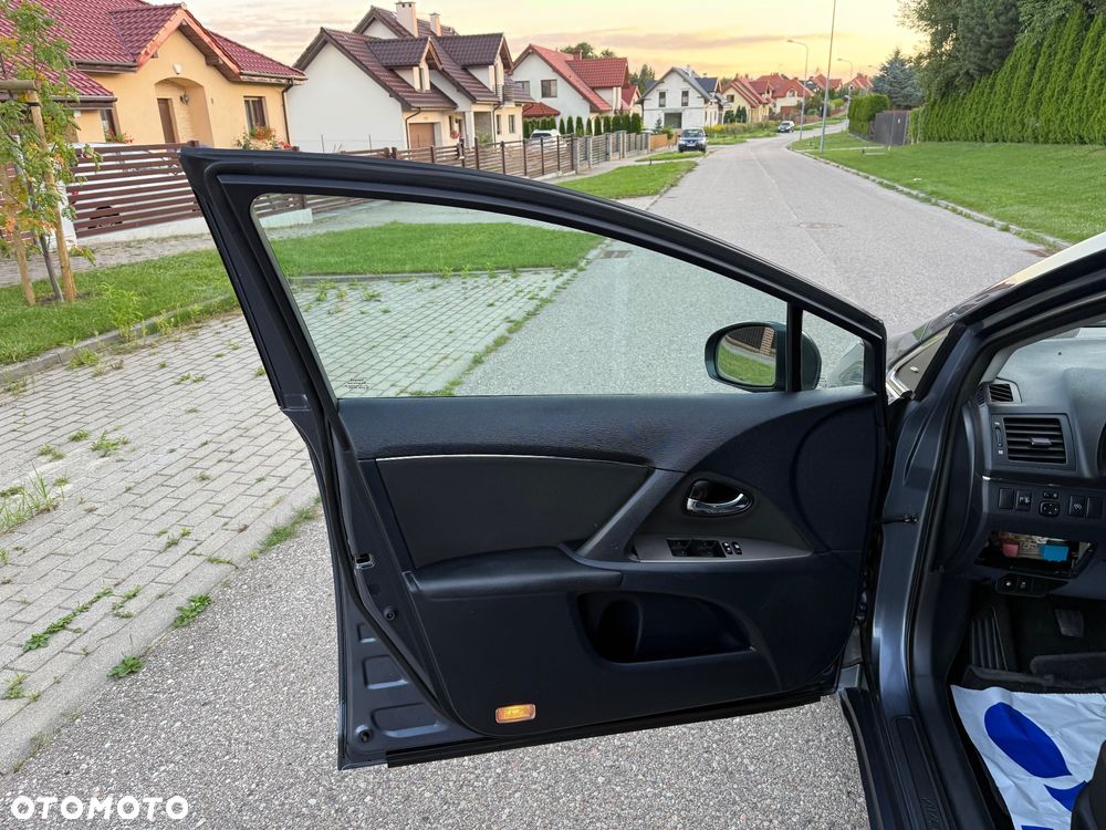 Toyota Avensis - 19