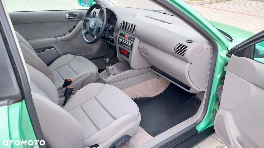Audi A3 3-drzwiowe 1.6 Ambiente - 11