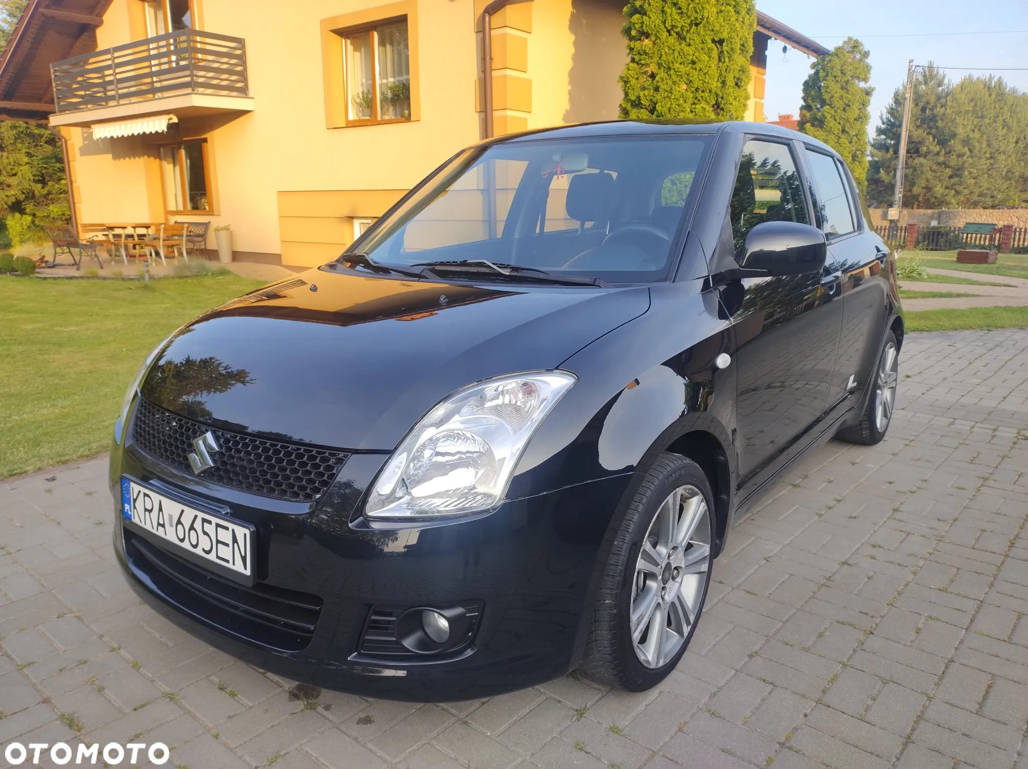 Suzuki Swift 1.3 Black and White - 16