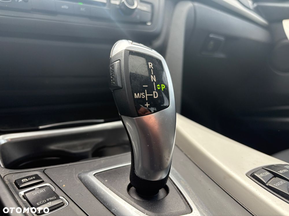 BMW Seria 3 320d Efficient Dynamics Sport Line shadow - 10