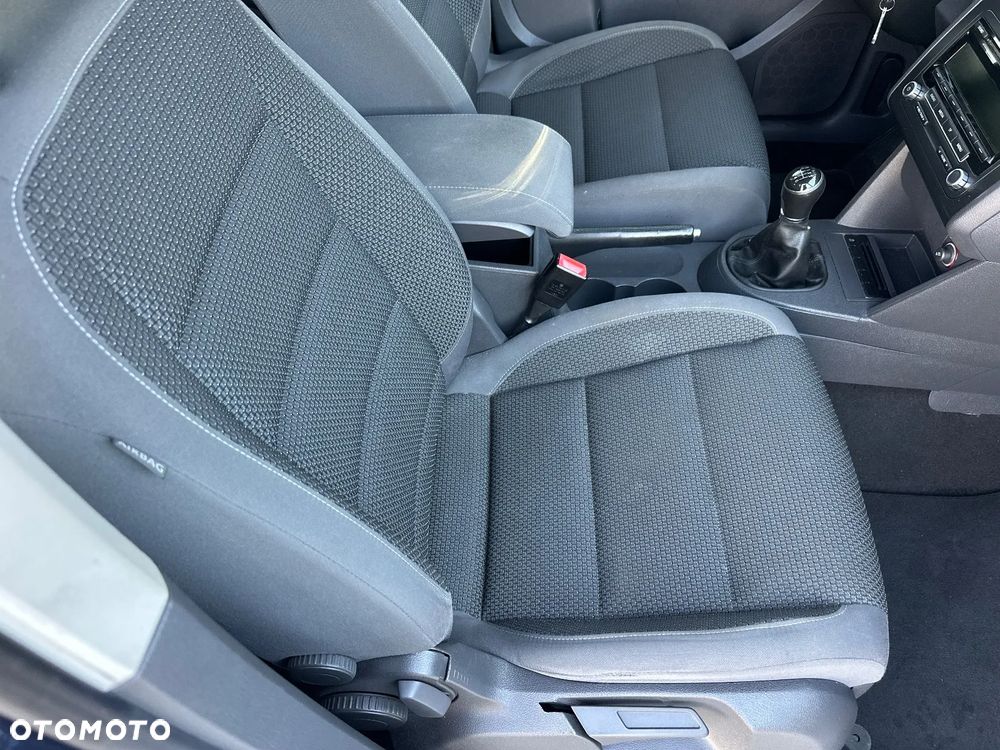 Volkswagen Touran - 23