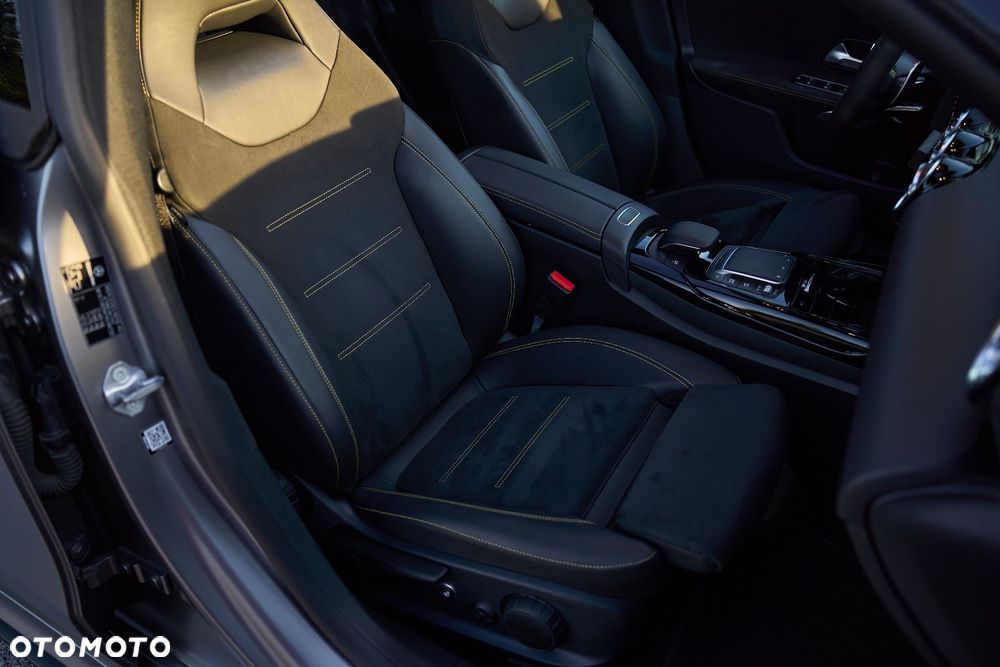 Mercedes-Benz CLA AMG 45 S 4-Matic 8G-DCT - 39