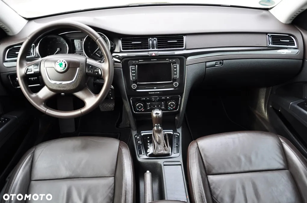 Skoda Superb 2.0 TDI L&K DSG - 33