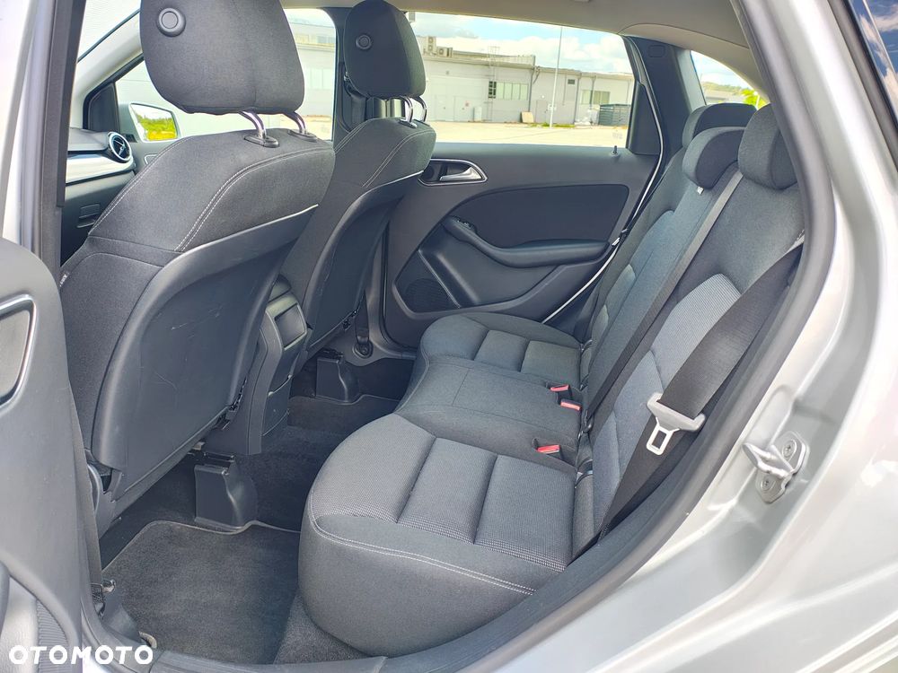 Mercedes-Benz Klasa B 180 (BlueEFFICIENCY) 7G-DCT - 16