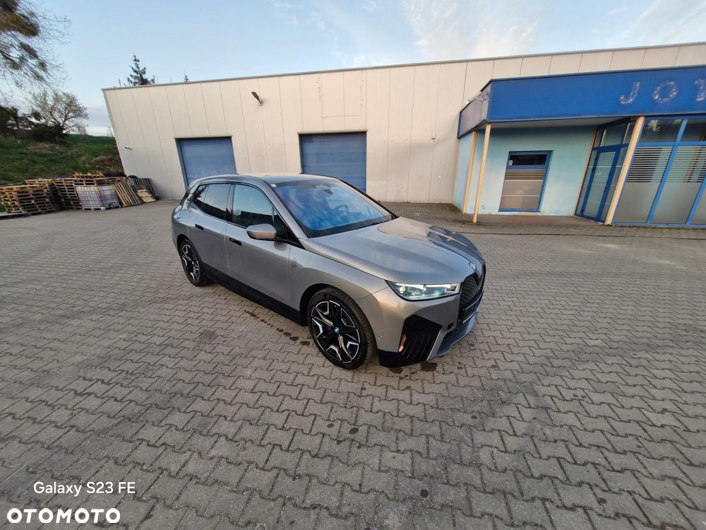 BMW iX xDrive40 - 11