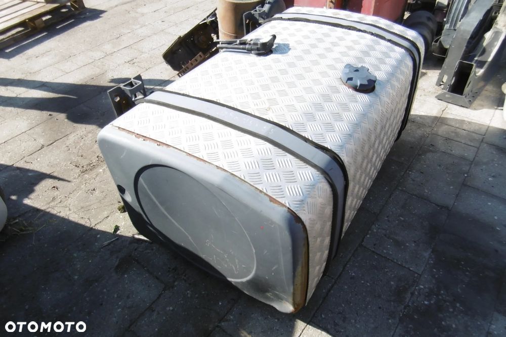 Zbiornik paliwa Renault Kerax - 2