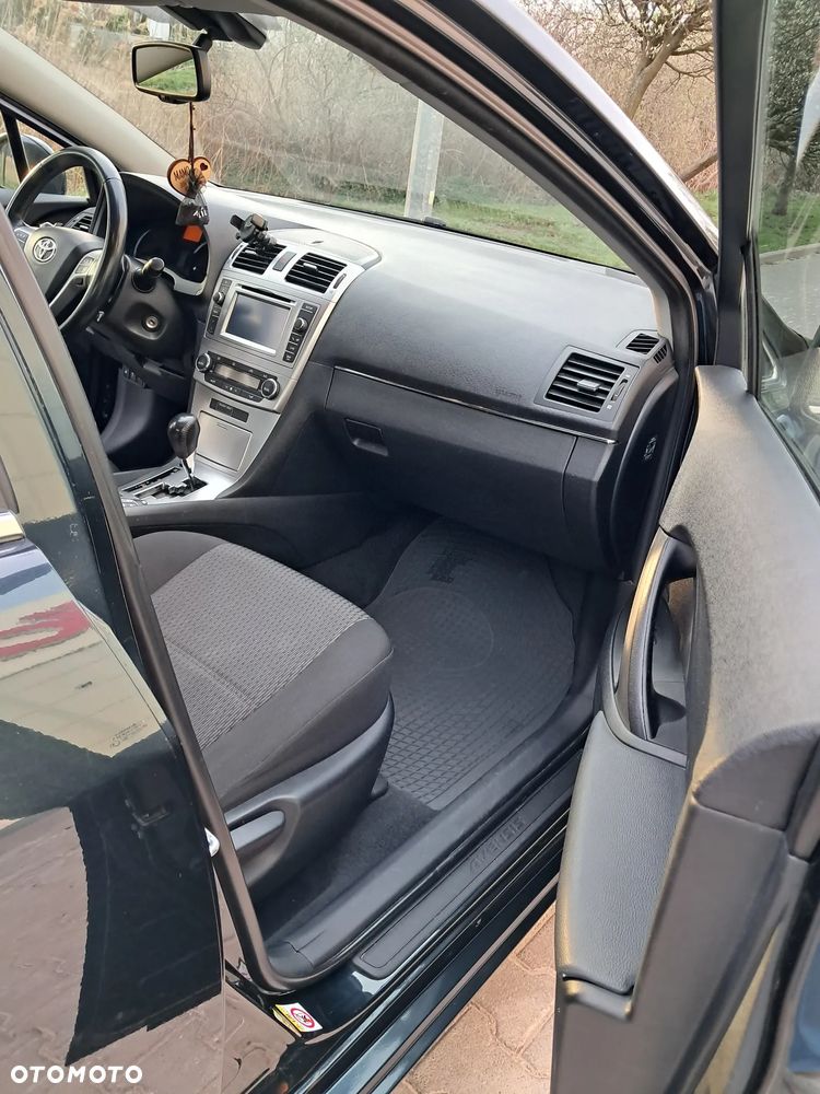 Toyota Avensis 1.8 Premium MS - 8