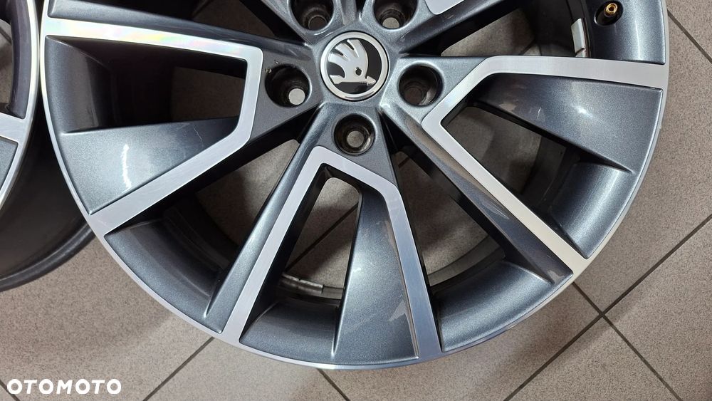 Felgi Aluminiowe 18 Skoda Octavia III 5x112 ET 43 Braga - 6
