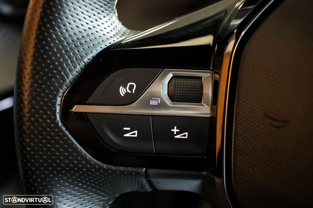Peugeot e-2008 50 kWh GT - 19