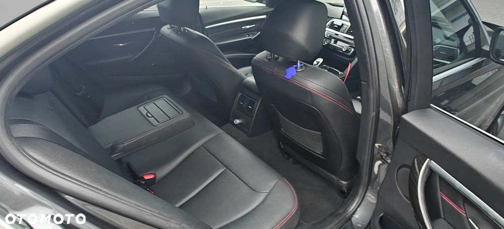 BMW Seria 3 330i - 17