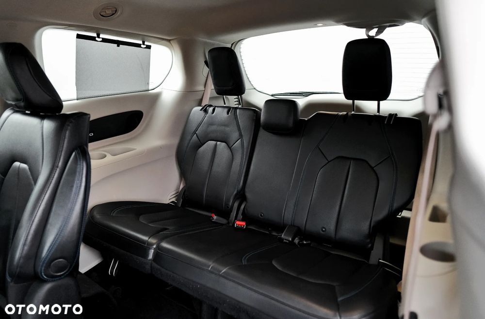 Chrysler Pacifica - 24