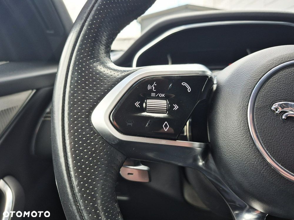 Jaguar F-Pace - 32