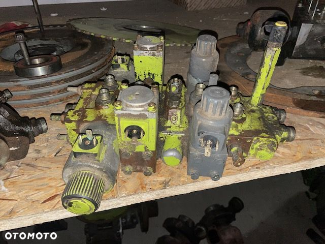Claas mega dominator rozdzielacz hydrauliczny sekcja - 2
