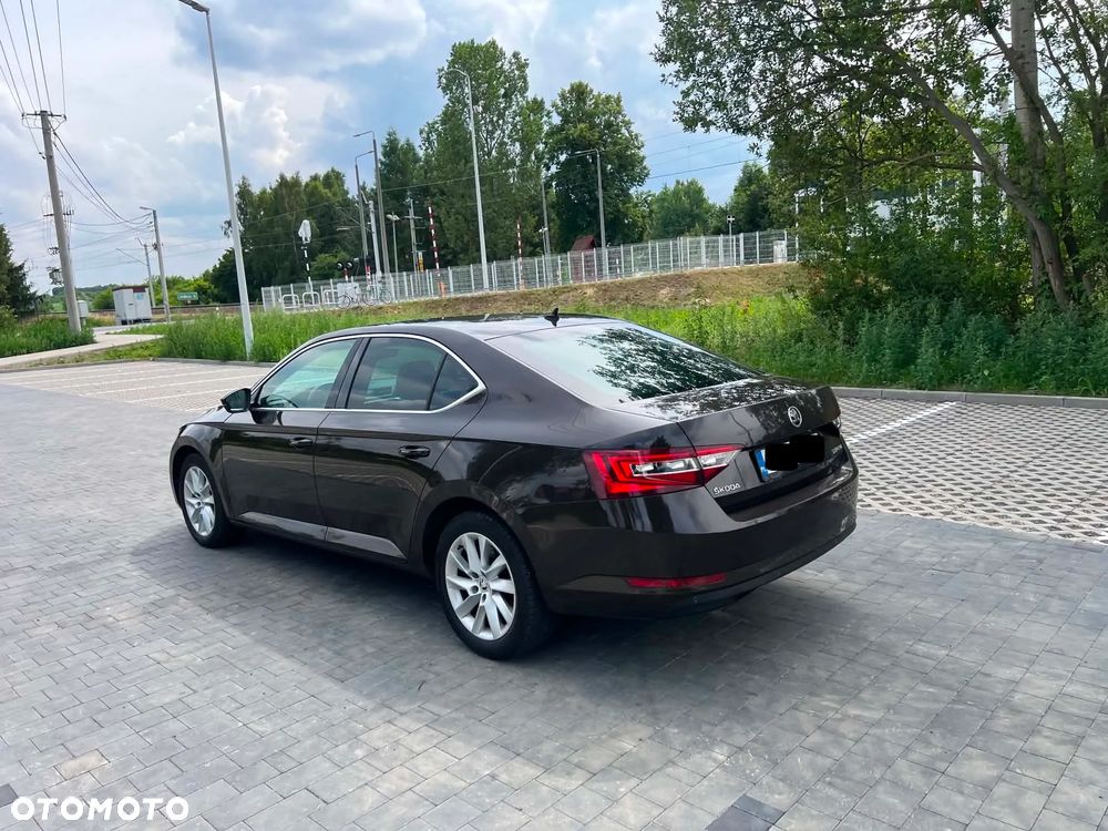 Skoda Superb 2.0 TDI Style DSG - 4