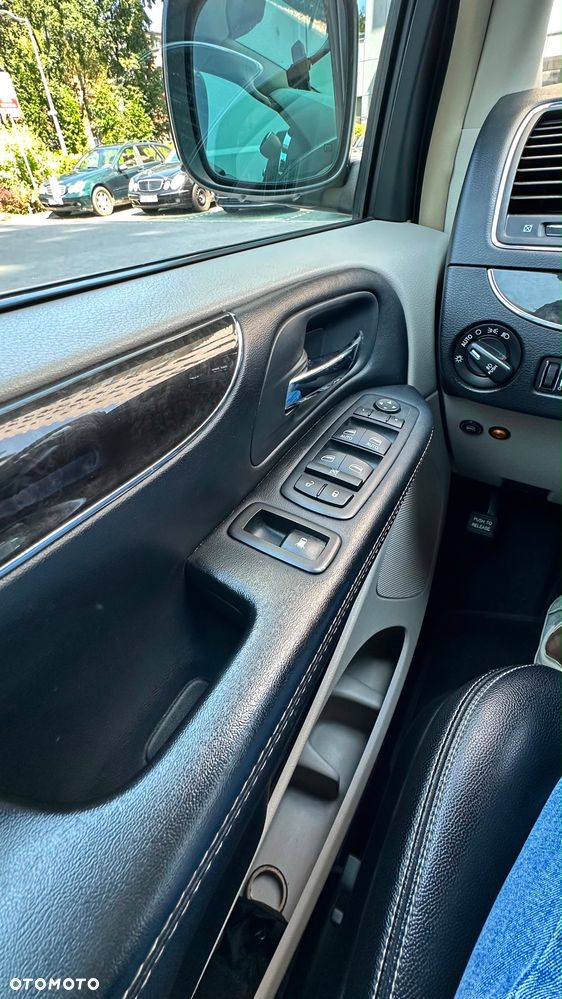 Chrysler Town & Country 3.6 Touring - 26
