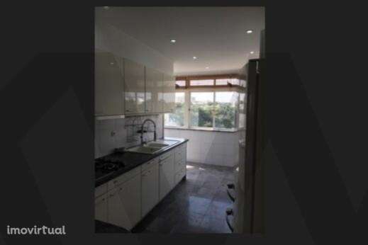 Cascais Apartamento T3 Renovado para arrendamento, Último Piso, Vista - Grande imagem: 3/8