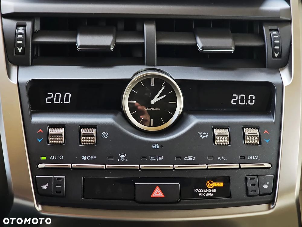 Lexus NX 300h F Impression AWD - 29