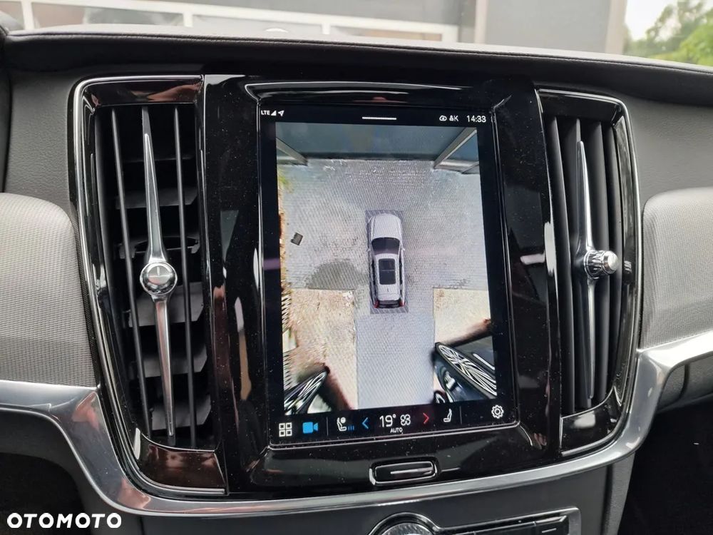 Volvo V90 T8 AWD Plug-In Hybrid R-Design - 32
