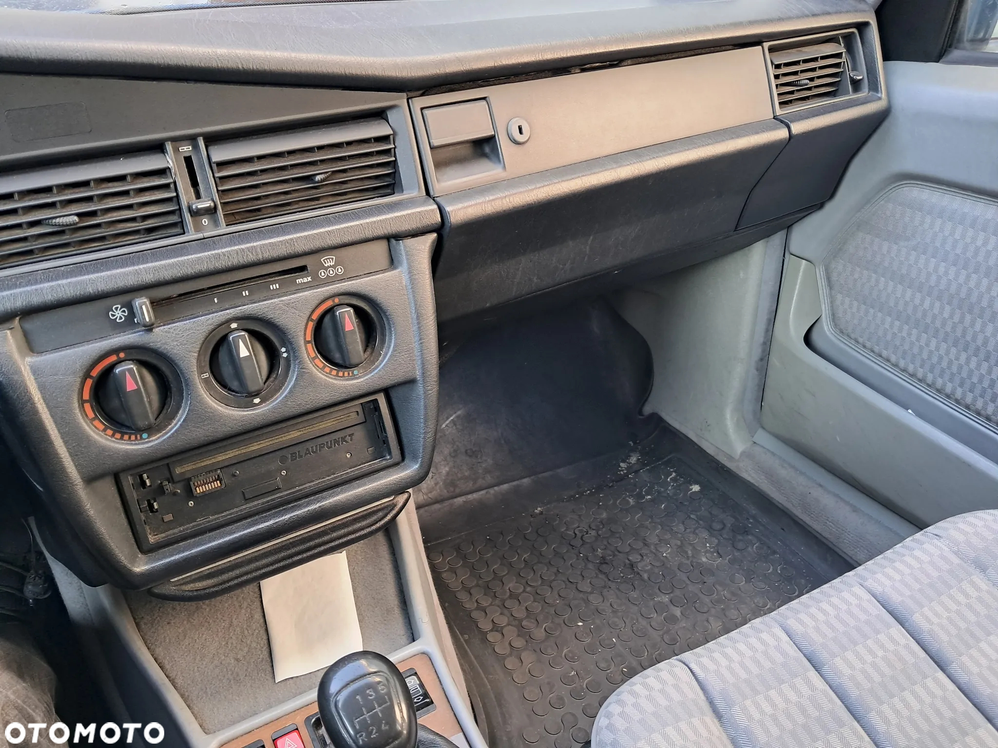 Mercedes-Benz W201 (190) - 3