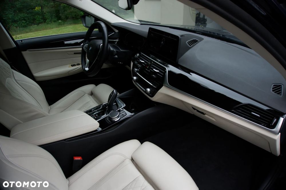 BMW Seria 5 520d xDrive - 22