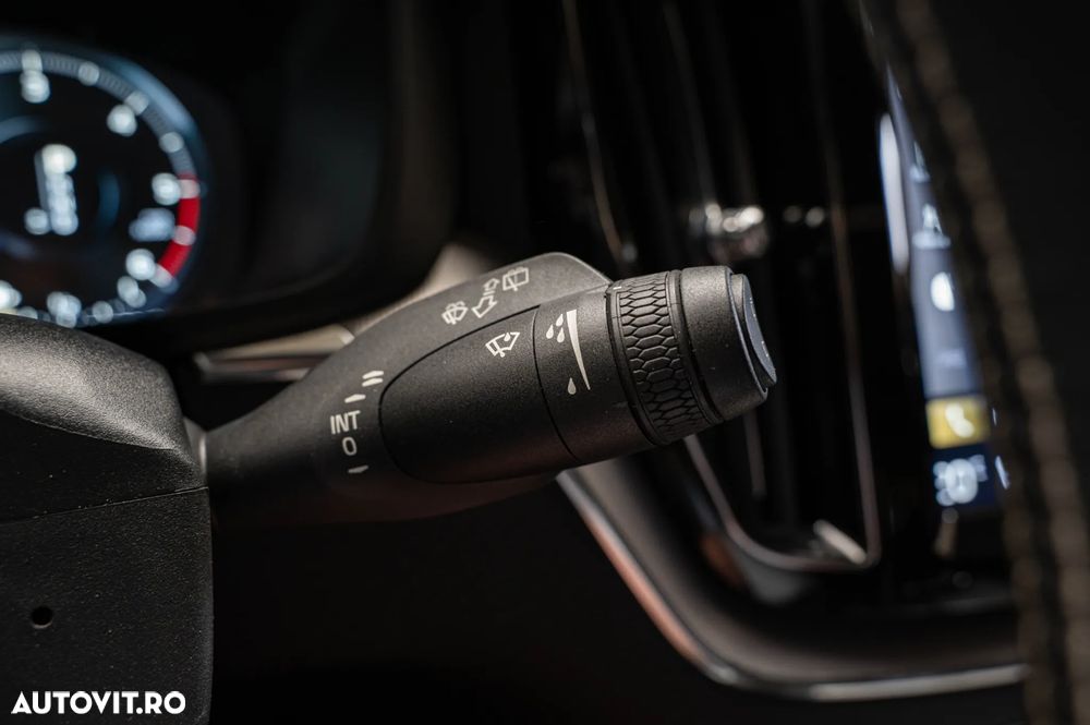 Volvo XC 60 D5 AWD Geartronic RDesign - 29
