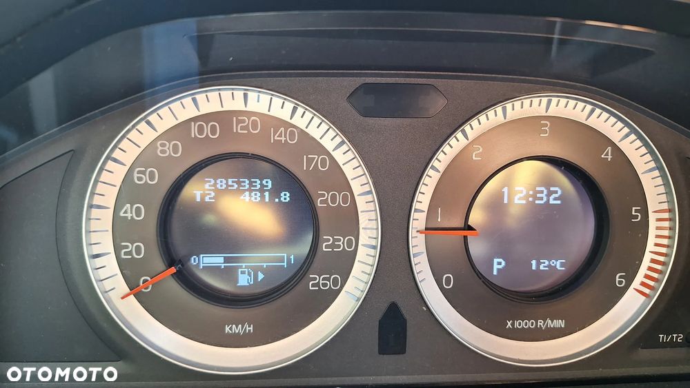 Volvo V70 D5 Momentum - 10