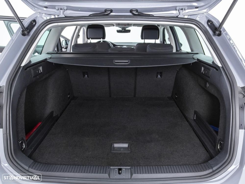 VW Passat Variant 2.0 TDI Business DSG - 13