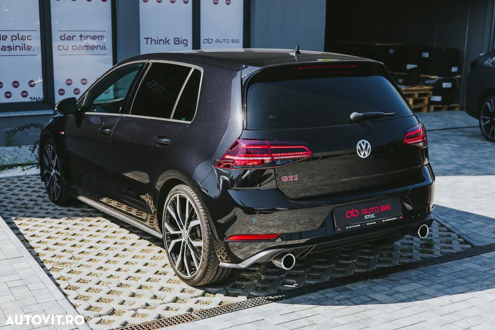 Volkswagen Golf 2.0 TSI DSG GTI - 12