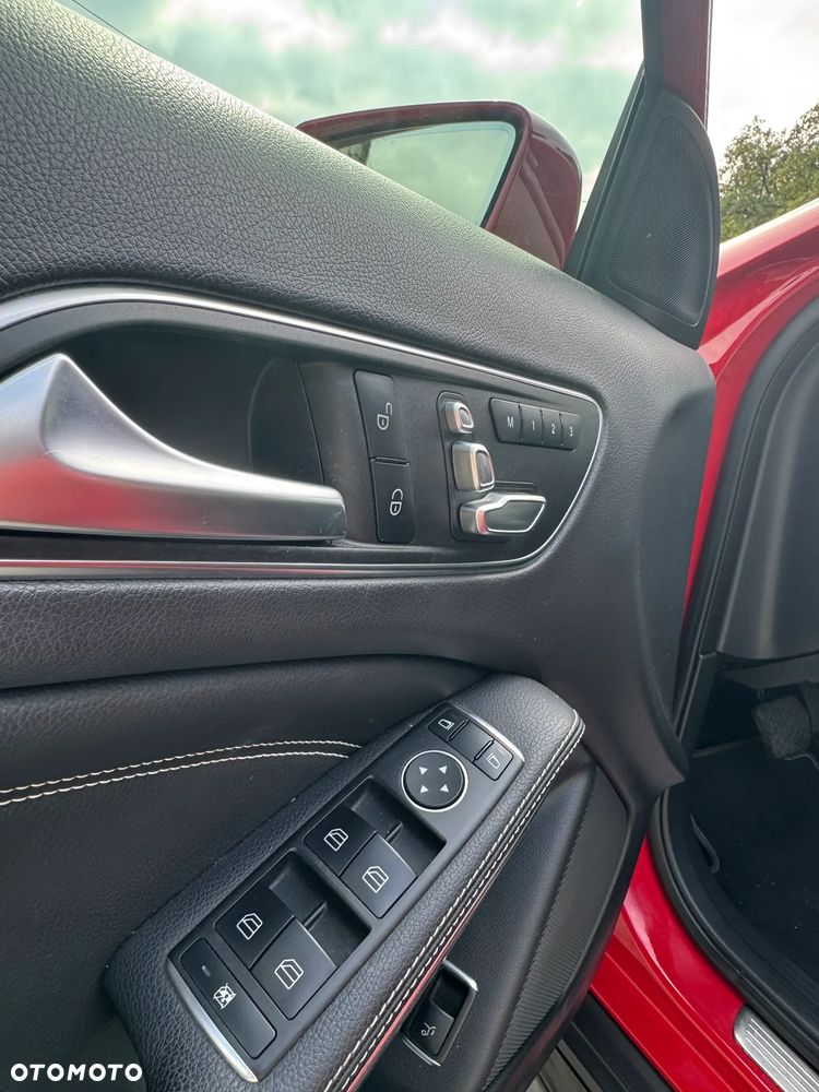 Mercedes-Benz GLA 250 4-Matic AMG Line - 16