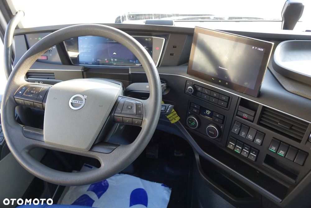 Volvo FH 500 GLOBETROTTER / I-SAVE / STANDARD / AUTOMAT / EURO 6 / KLIMATYZACJA POSTOJOWA / LODÓWKA / LED / NAVI / 2 ZBIORNIKI - 28